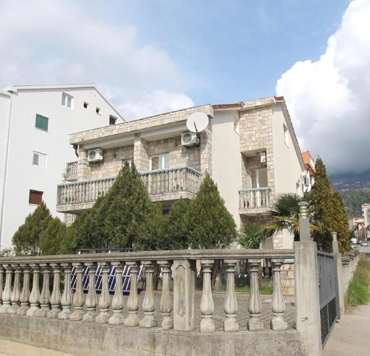 Guest House Heart Of Budva Exterior photo
